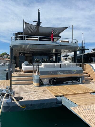 Motor Yacht Monochrome