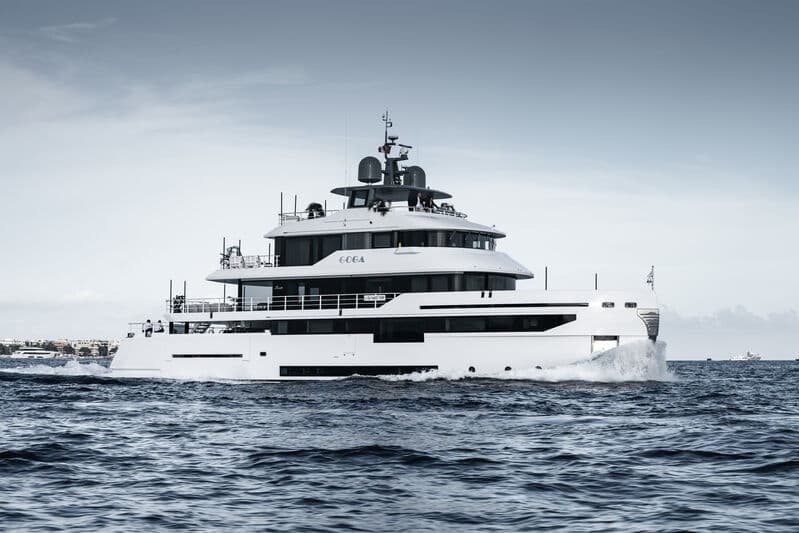 Motor Yacht Never Say Never Again