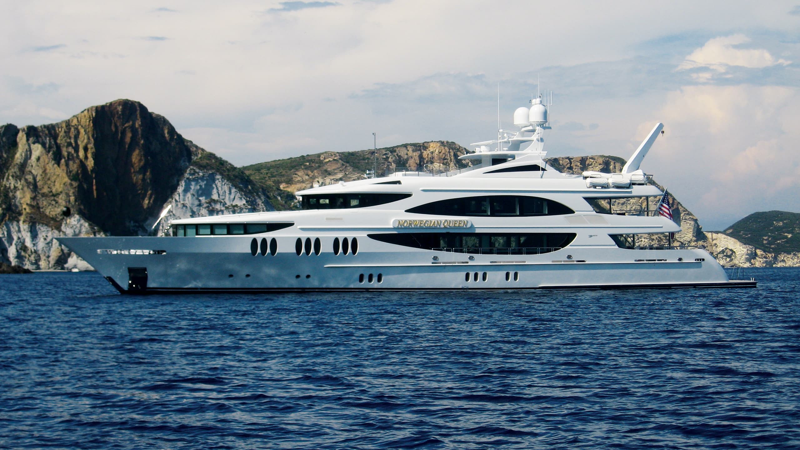 Motor Yacht Norwegian Queen