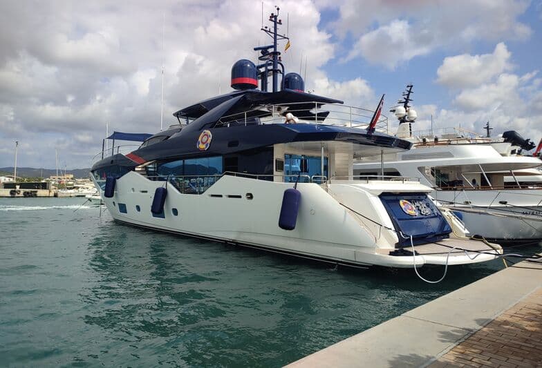 Motor Yacht Out of the Blue