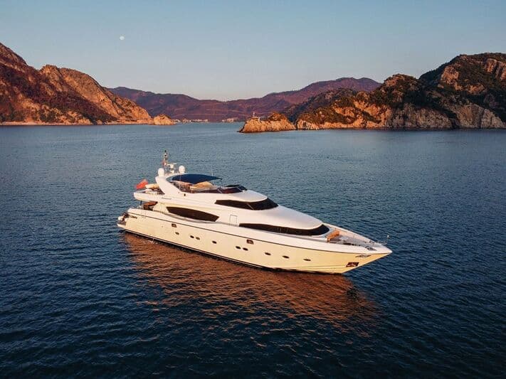 Motor Yacht Paloma Blanca