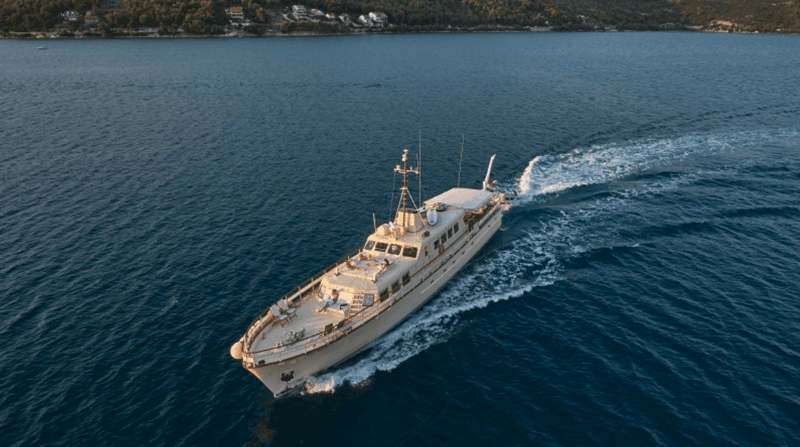 Motor Yacht Play Fellow