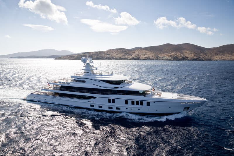 Motor Yacht Plvs Vltra