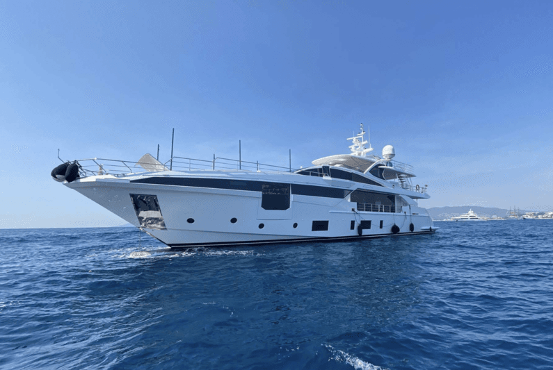Motor Yacht Pura Vida of Liverpool
