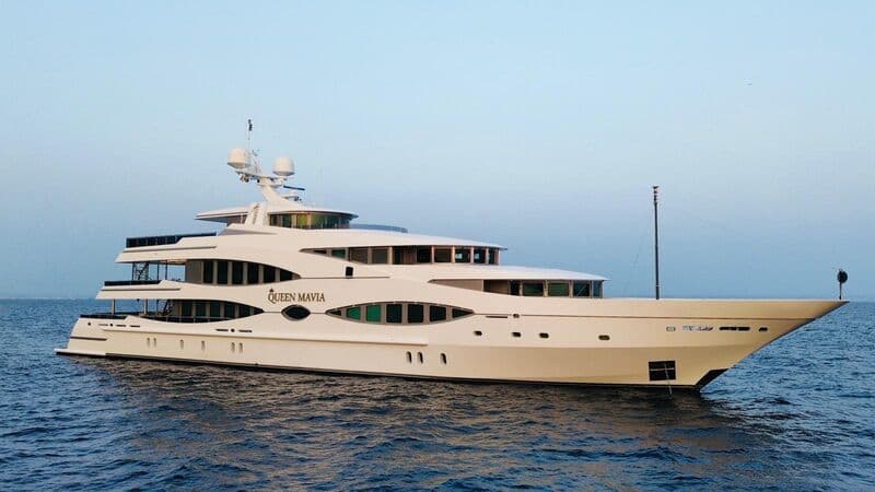 Motor Yacht Queen Mavia