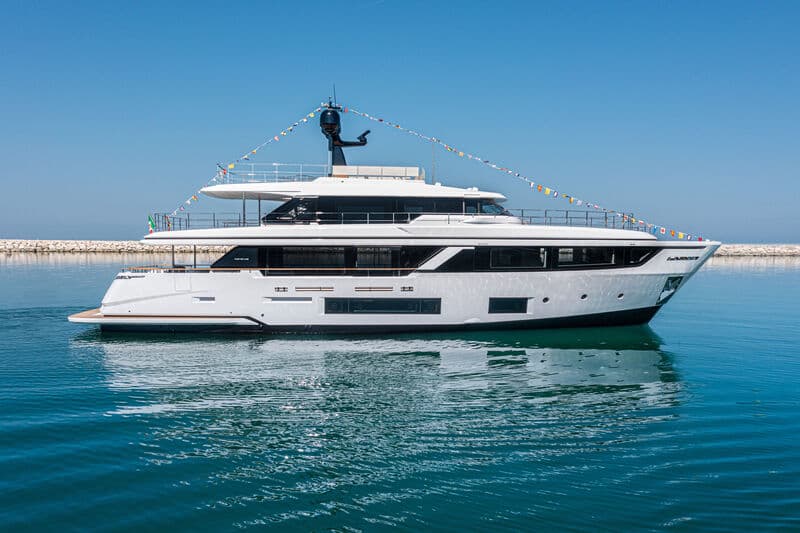 Motor Yacht Rare Gem