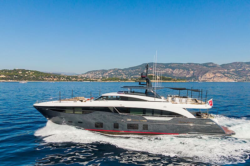 Motor Yacht Restless