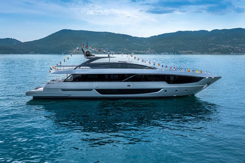 Motor Yacht Riva 102/04