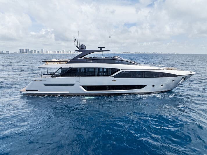 Motor Yacht Riva 90/21