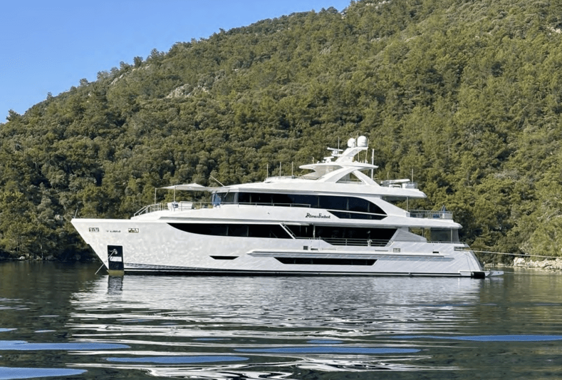 Motor Yacht Romeo Foxtrot