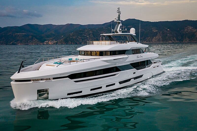 Motor Yacht Run Away