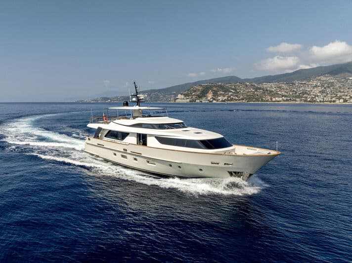 Motor Yacht Serenity IV