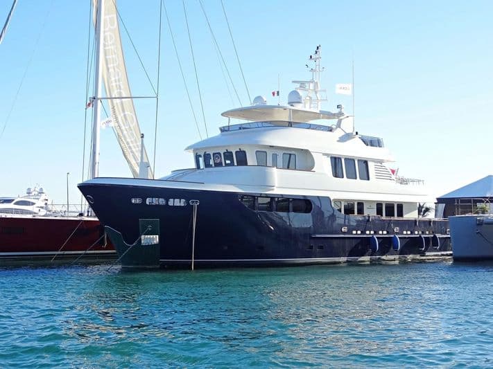 Motor Yacht Smiling T