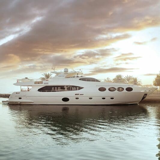 Motor Yacht Sunny Day