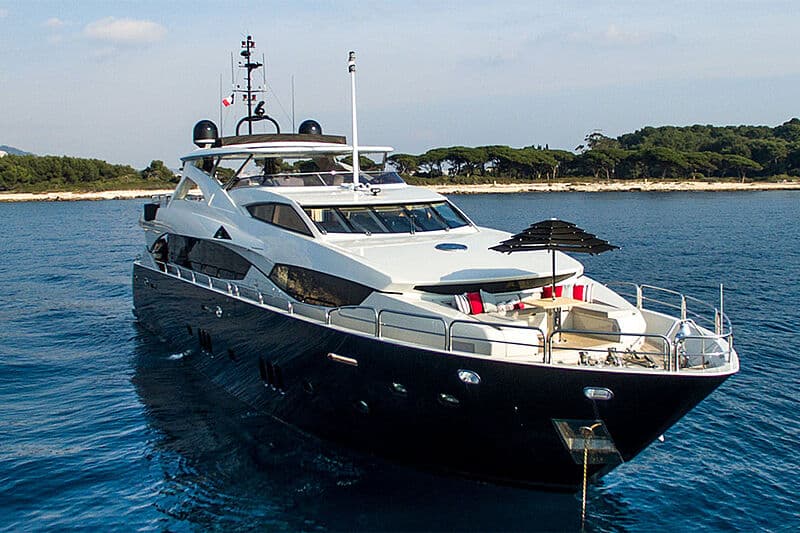 Motor Yacht Tenacity