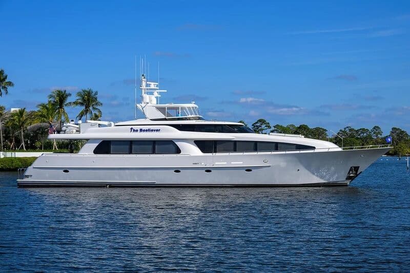Motor Yacht The Beeliever