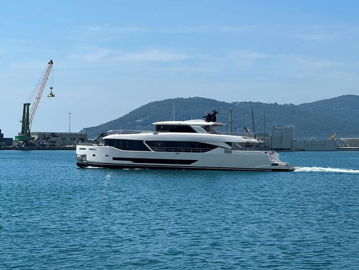 Motor Yacht Tofan