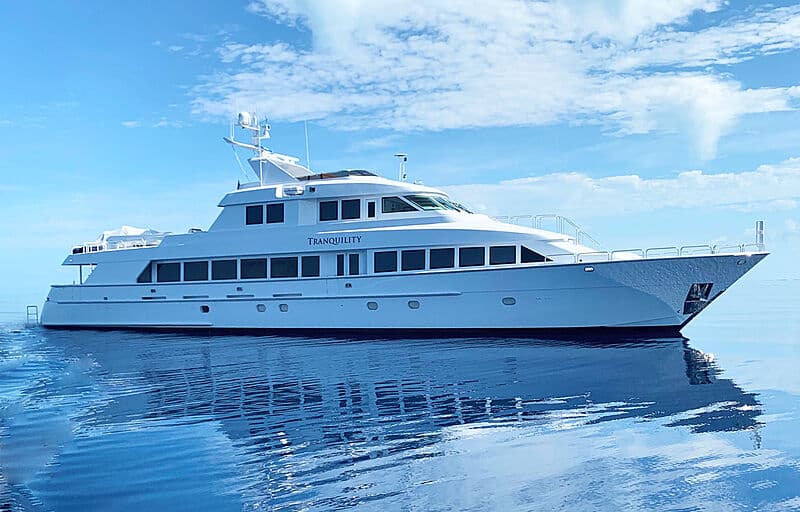 Motor Yacht Too Shallow