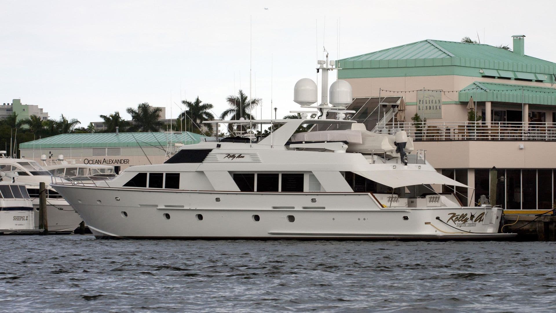Motor Yacht Topps