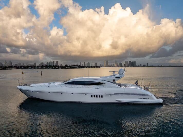 Motor Yacht Total
