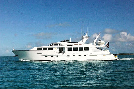 Motor Yacht Turnin' Left