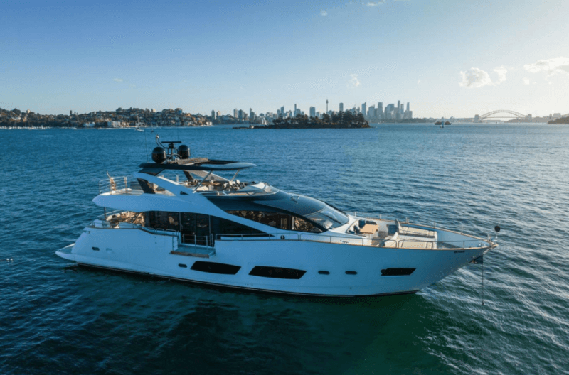Motor Yacht Ultraviolet