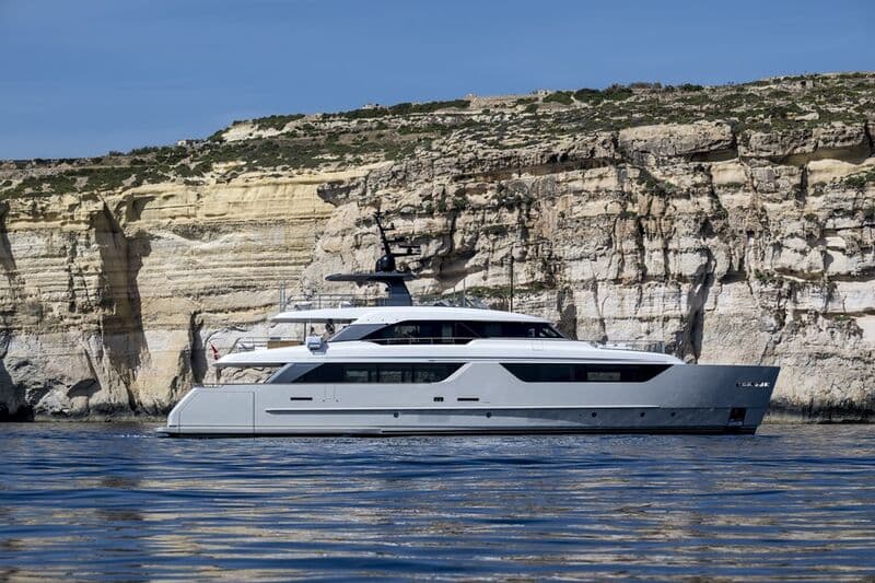 Motor Yacht Unique S