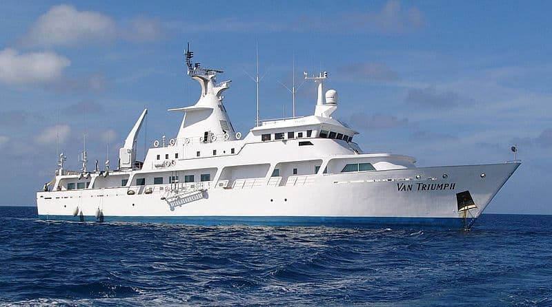 Motor Yacht Van Triumph