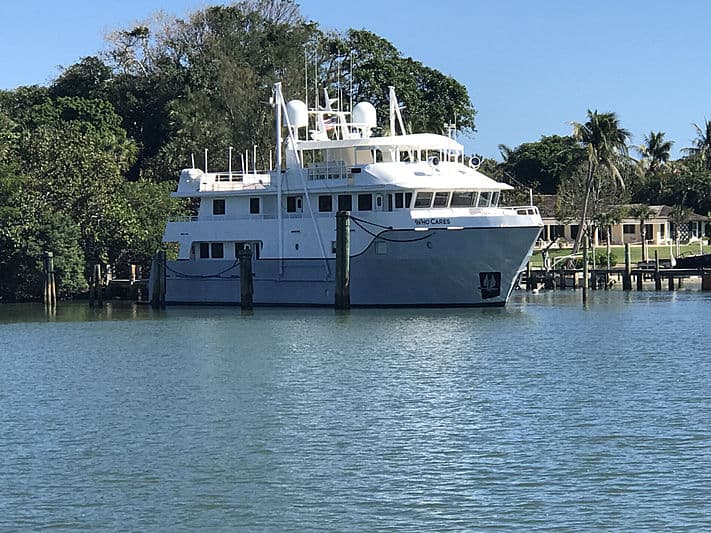 Motor Yacht Who Cares