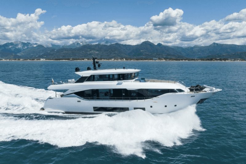 Motor Yacht Zout