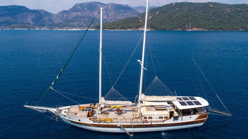 Sailing Yacht Amazon Solo