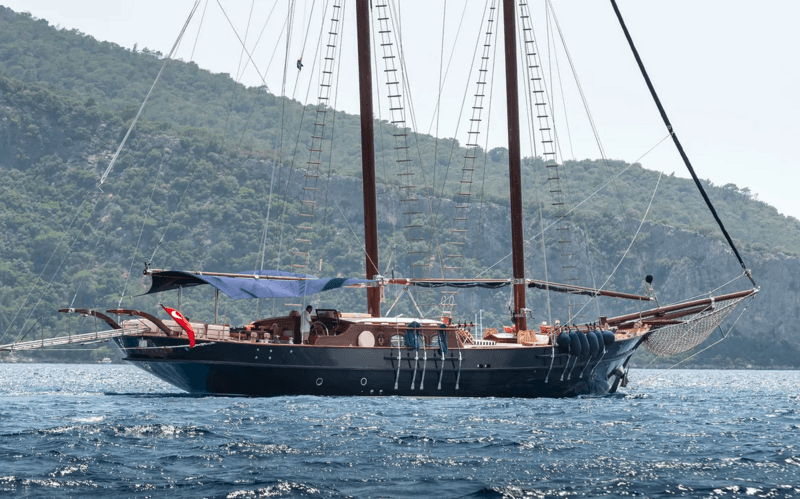 Sailing Yacht Captain Cook