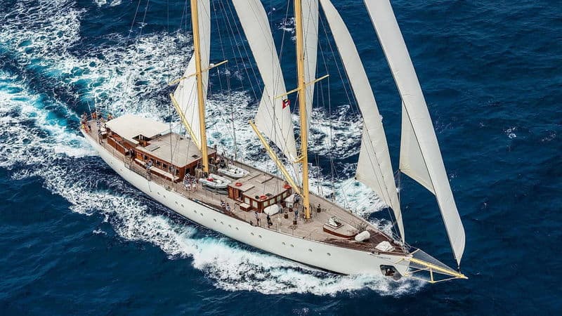 Sailing Yacht Chronos