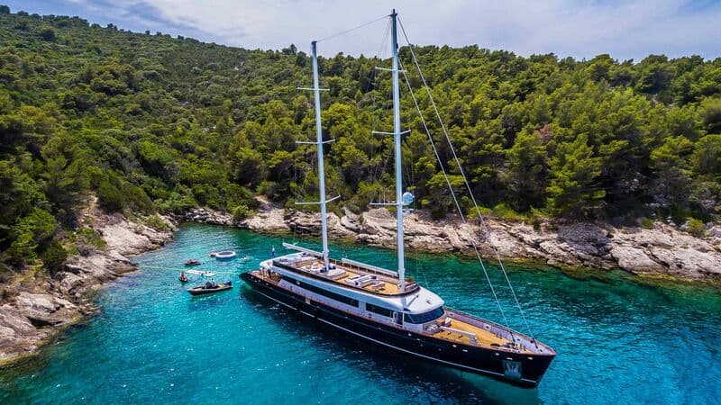 Sailing Yacht Clase Azul