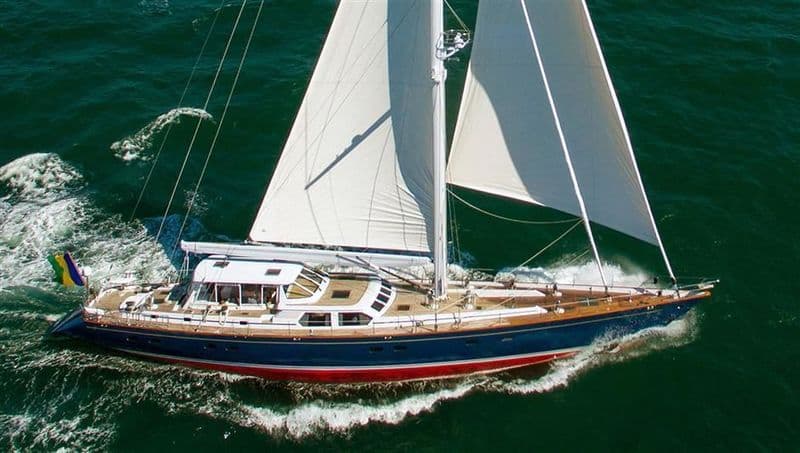 Sailing Yacht Dance Smartly