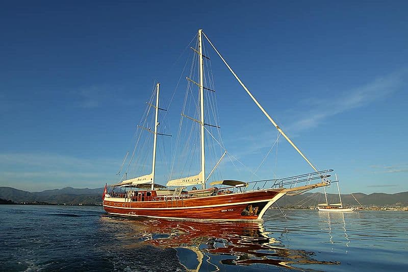 Sailing Yacht Dear Lila