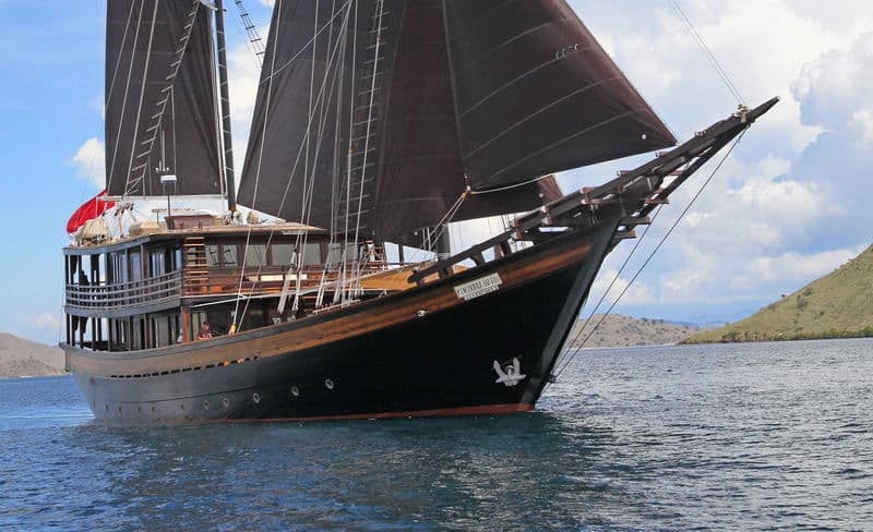Sailing Yacht Dunia Baru