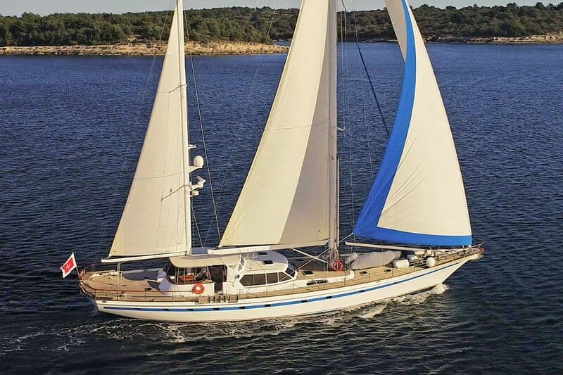 Sailing Yacht Free Wings