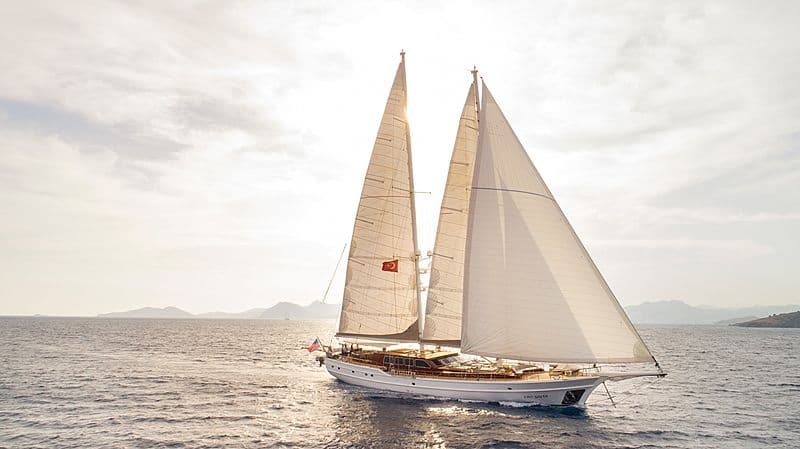 Sailing Yacht Hic Salta