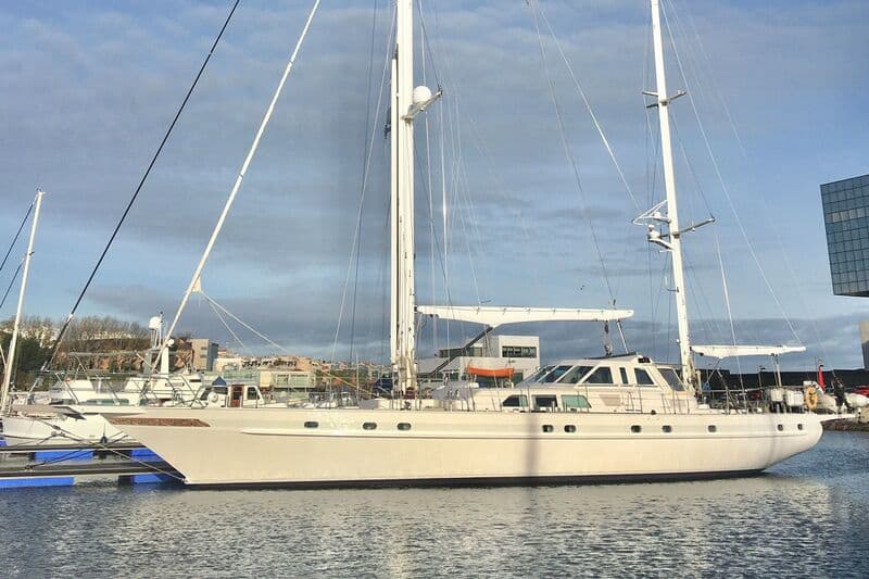 Sailing Yacht Hide N Sea