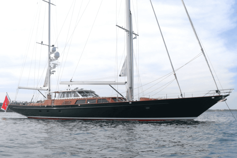 Sailing Yacht Keewaydin