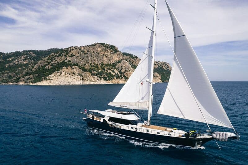 Sailing Yacht Pura Vida