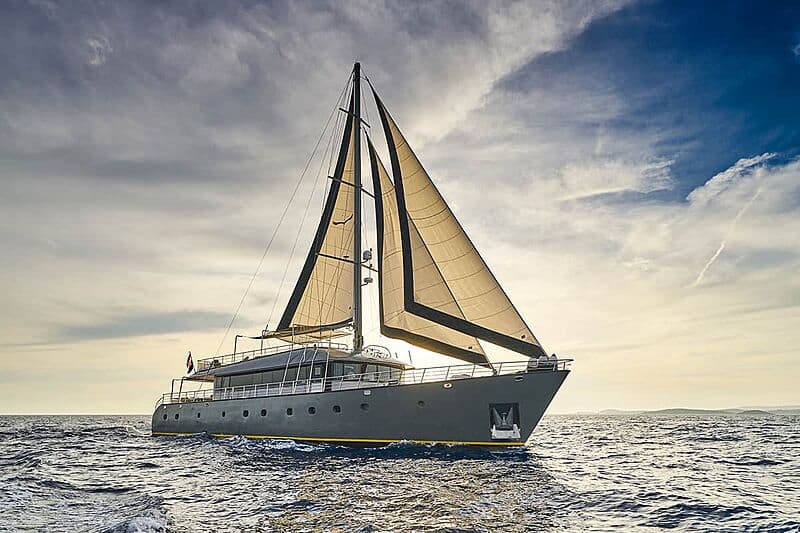 Sailing Yacht Rara Avis