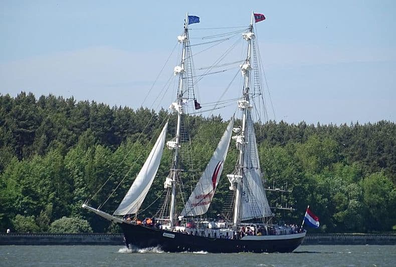 Sailing Yacht Rossiya