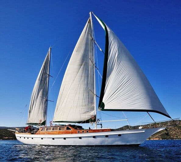 Sailing Yacht Surreya