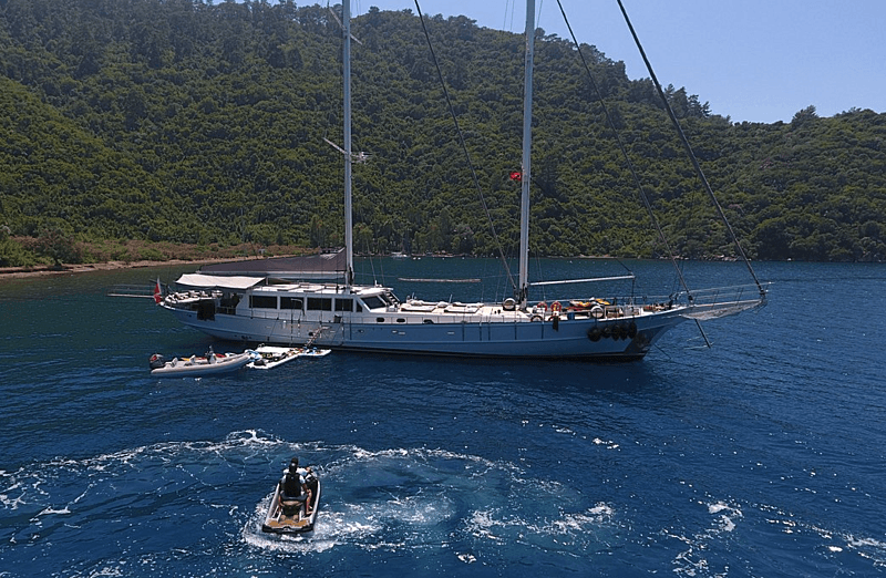 Sailing Yacht White Soul