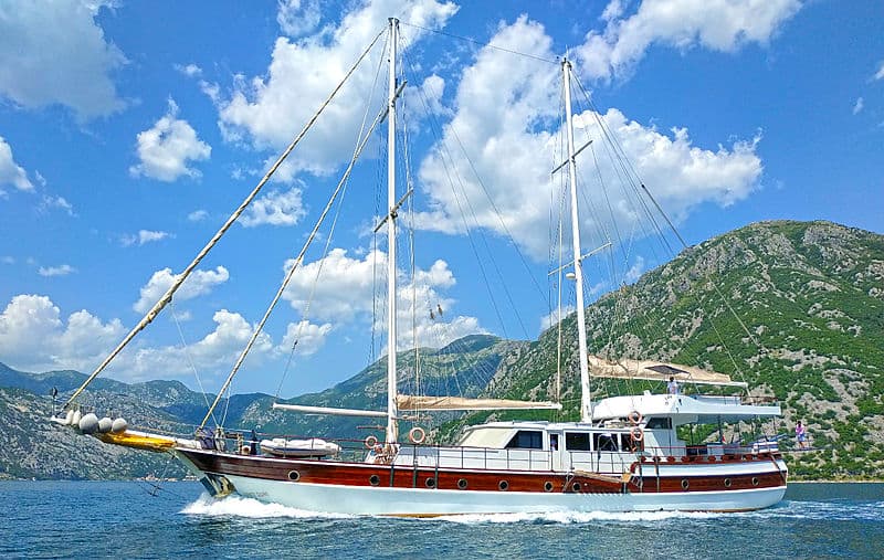 Sailing Yacht White Swan